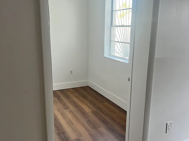 30 SW 57th Ct — Photo 4