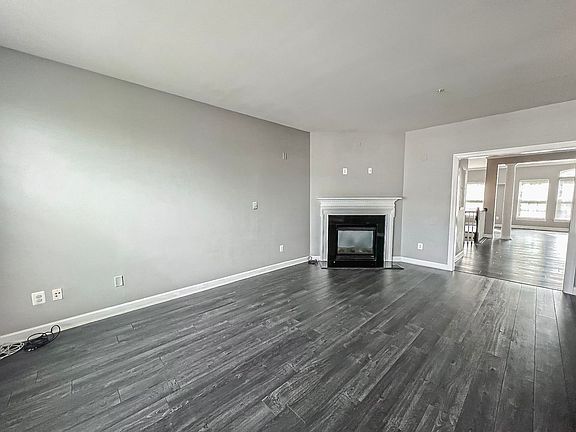 5th image of 2574 Eastbourne Dr