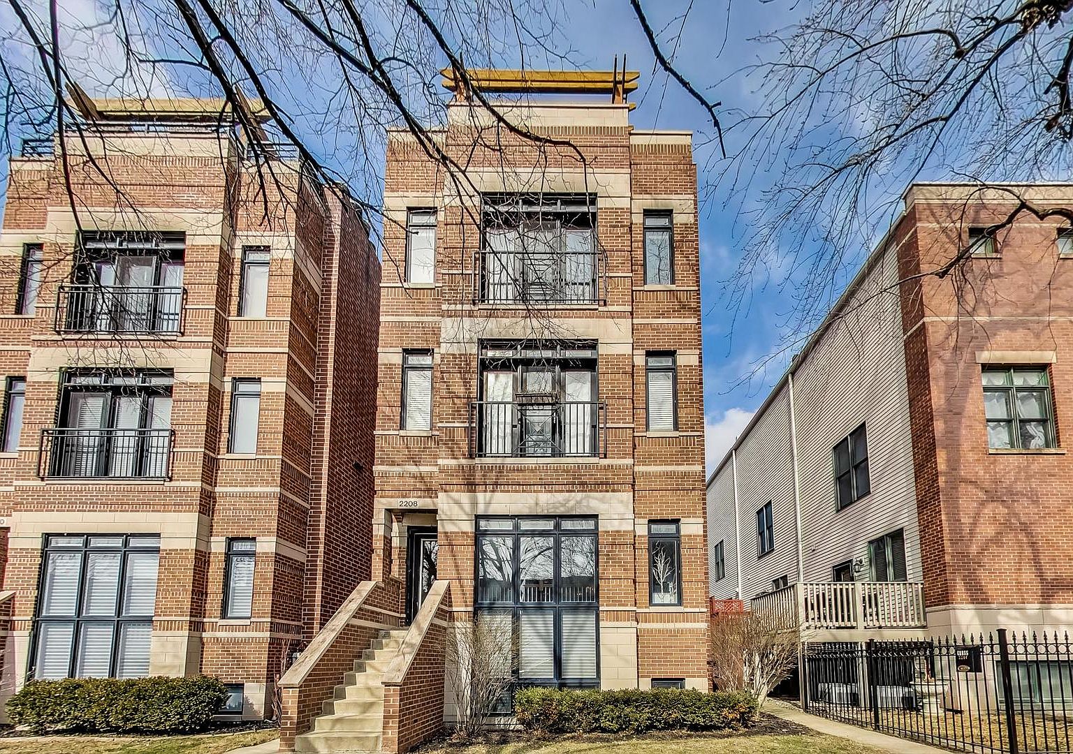 3430 N Oakley Ave, Chicago, IL 60618 | Zillow