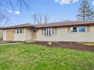 2110 Old Elm Rd, Lindenhurst, IL 60046