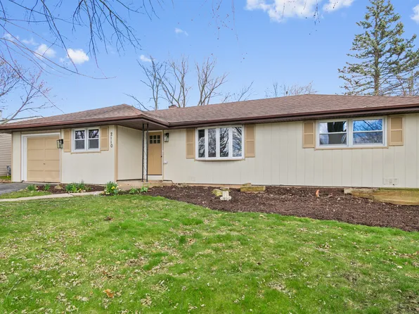 2110 Old Elm Rd, Lindenhurst, IL 60046