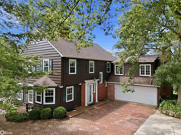 3rd image of 1743 Country Club Ln