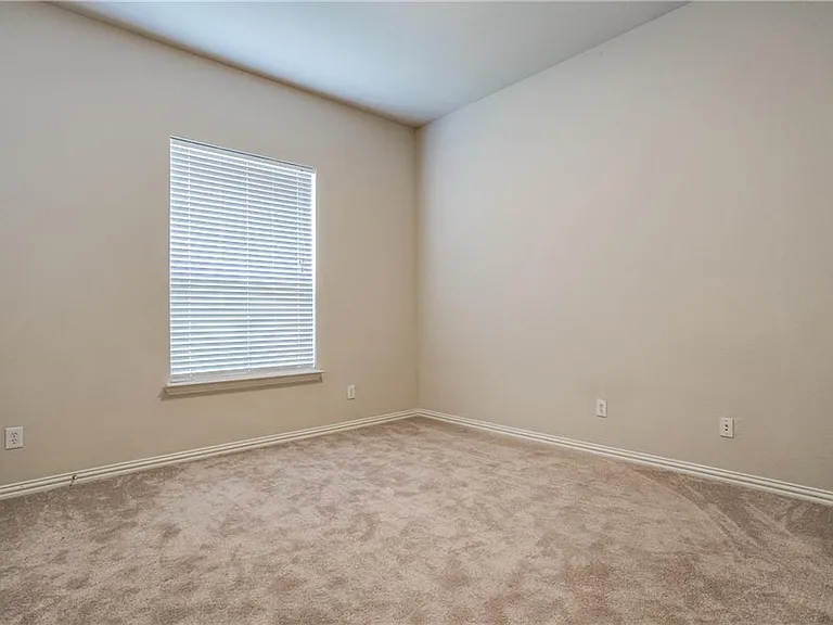 4193 Victory Dr — Photo 28