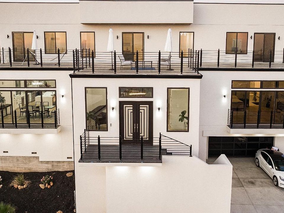 1st image of 410 Tobrurry Way