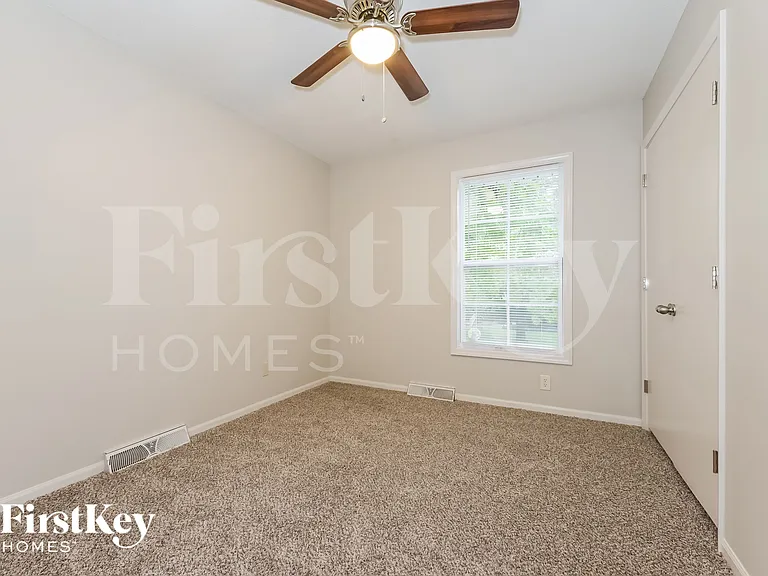 5905 NW Whispering Oaks Ln — Photo 11