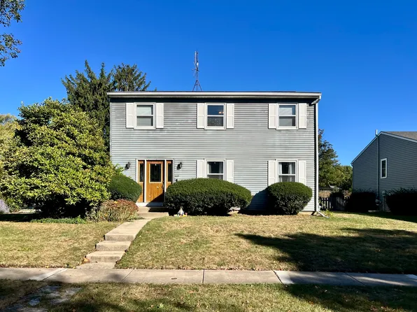 63 Brookshire Grn, Bloomington, IL 61704