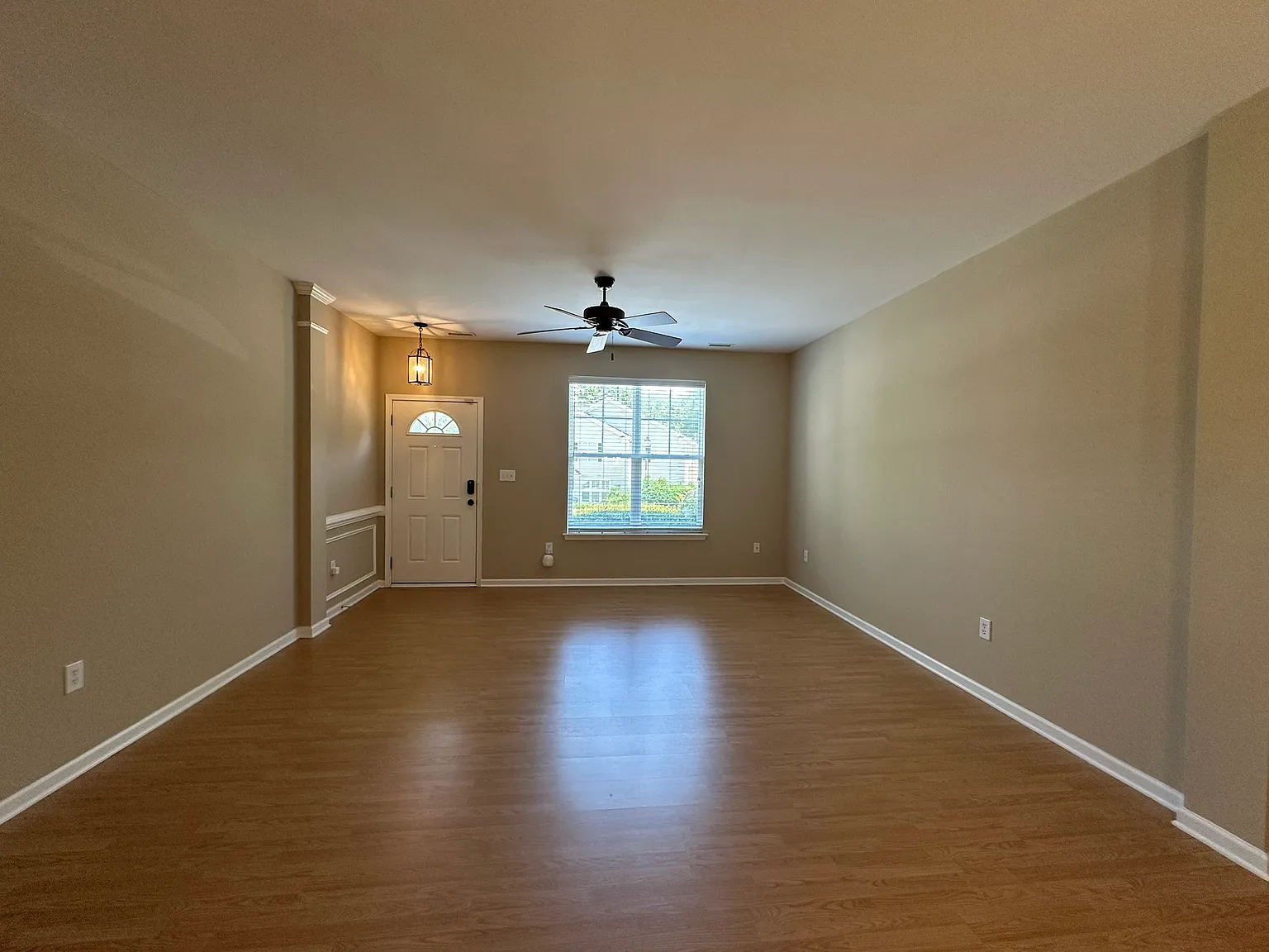 2 bed, 2.5 bath, 1376 sqft, $1,700 — Photo 3