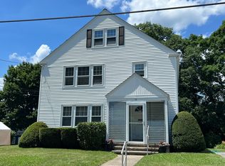 10 New St, Webster, MA 01570