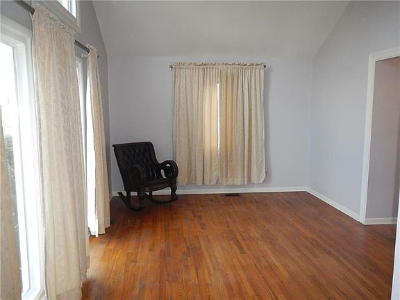 4th image of 6464 Scenic Ct