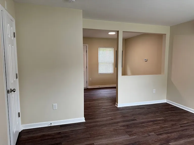 2345 Carmine St — Photo 3