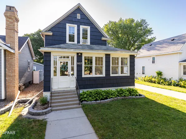 907 Cherry St, Grand Forks, ND 58201