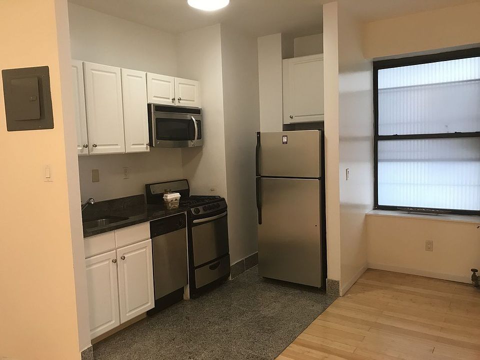 1st image of 220 Wadsworth Ave APT 204