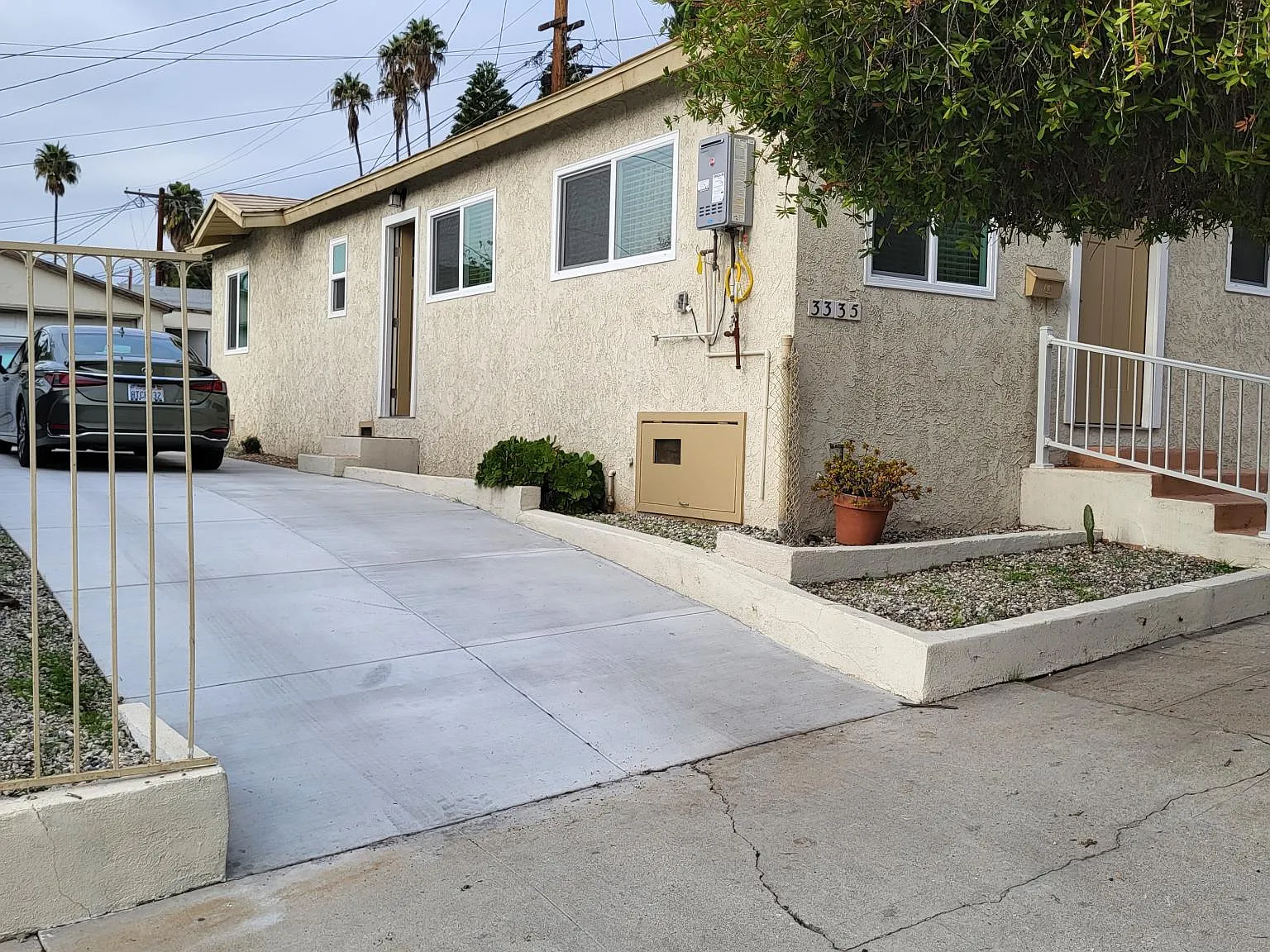 3 bed, 920 sqft, $3,500 — Photo 2