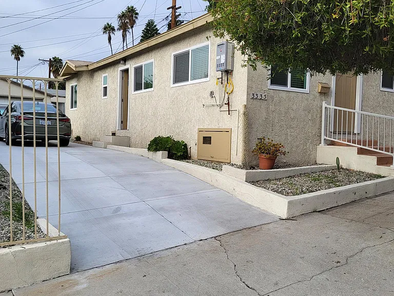 3335 Idell St — Photo 2