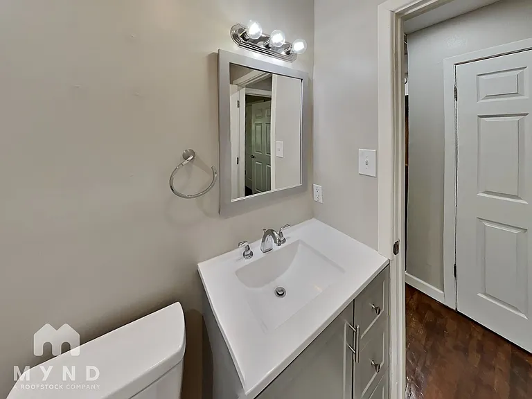 512 E University Ave — Photo 15