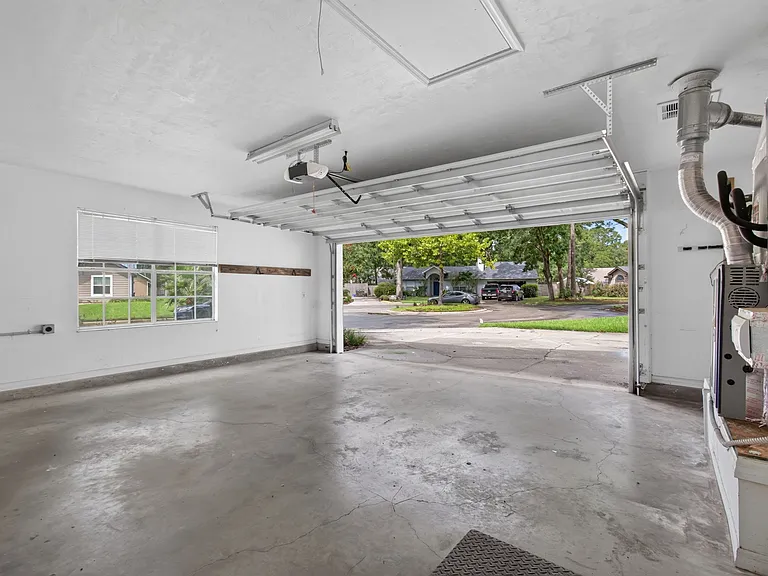 2324 NW 40th Pl — Photo 43