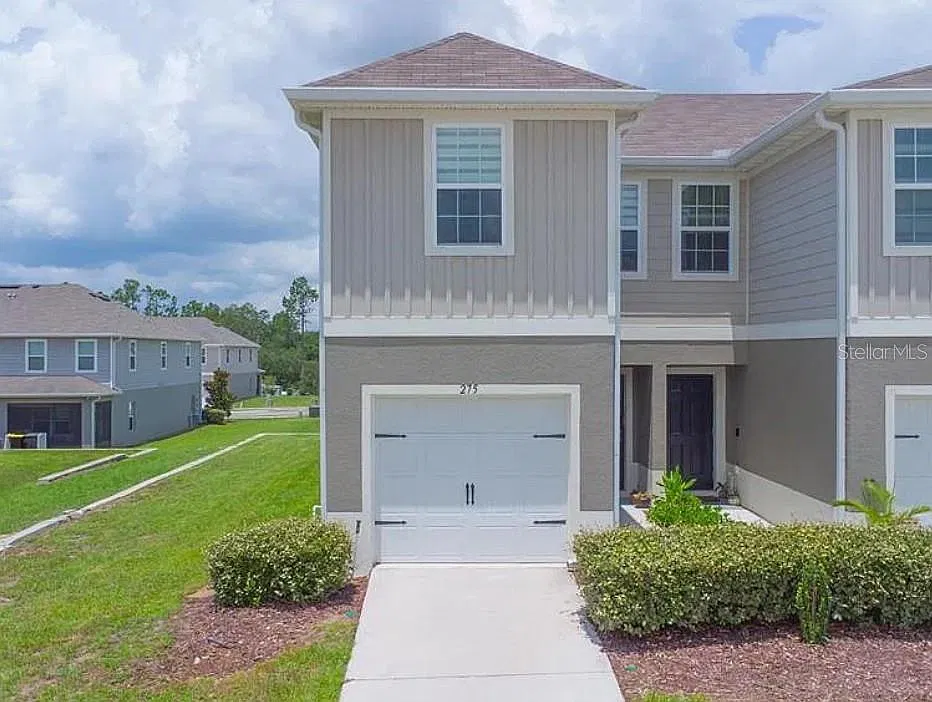 3 bed, 2.0 bath, 1413 sqft, $2,200 — Photo 1