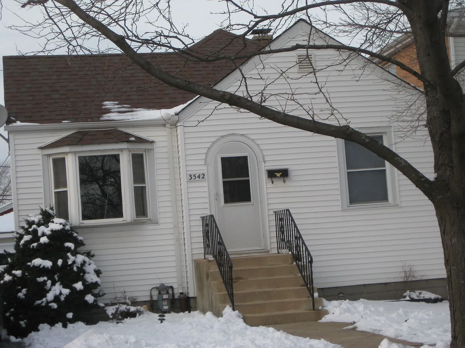3542 W 107th St photo 1