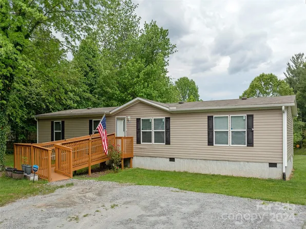 202 Mill Ter, East Flat Rock, NC 28726