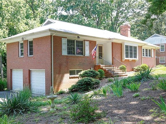 3rd image of 225 Melwood Ln