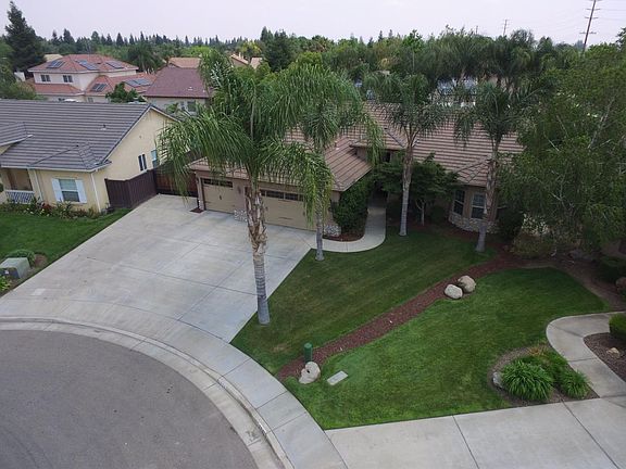3rd image of 3530 S Oakhurst Ct