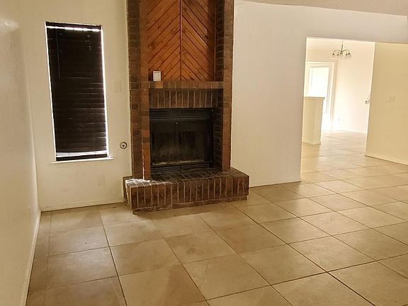 4th image of 1557 Da Vinci St