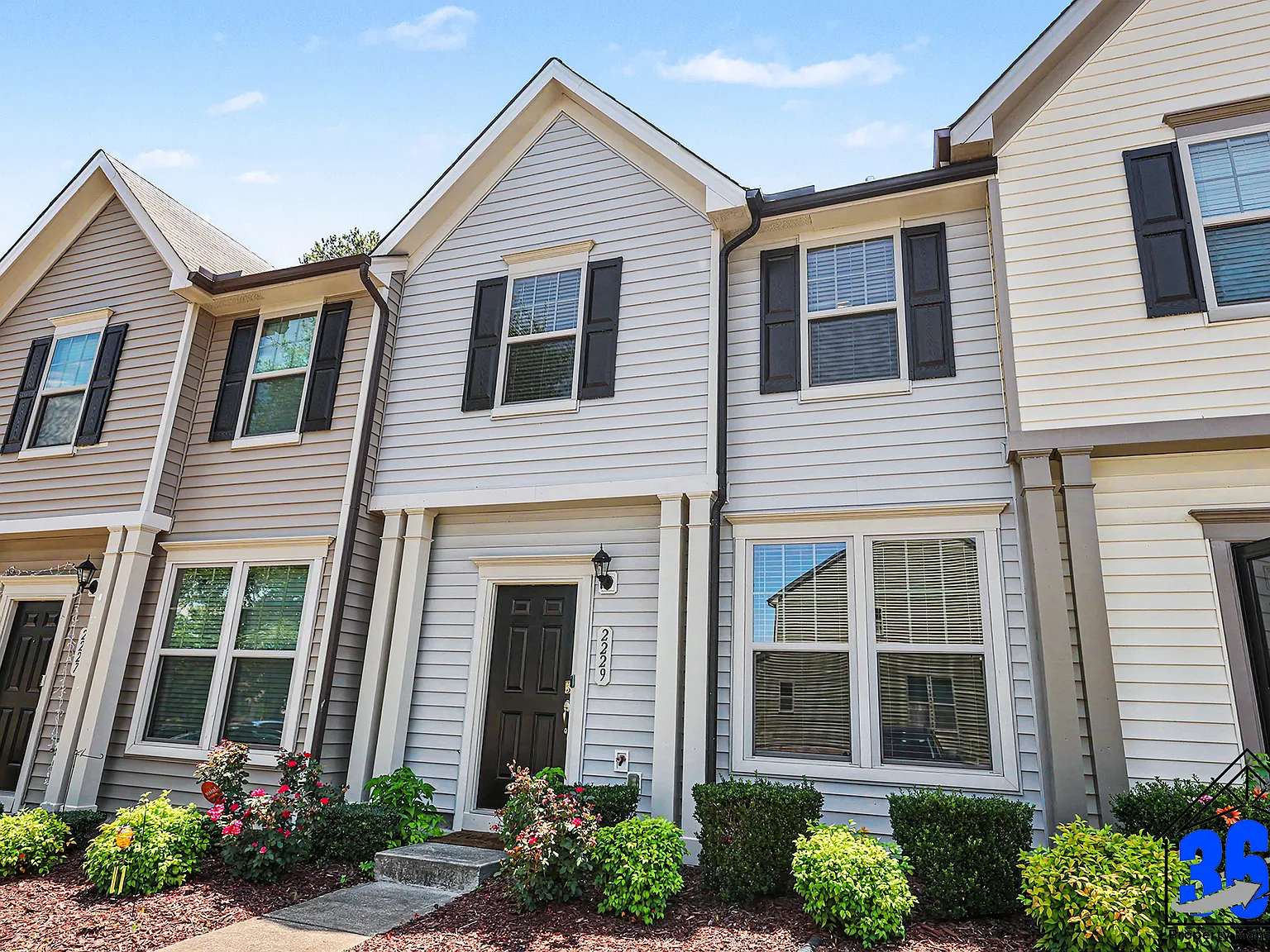 3 bed, 2.5 bath, 1502 sqft, $1,800 — Photo 3