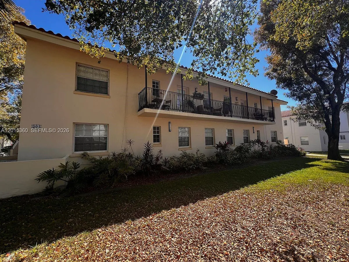 Photo 1 of 3 - 504 Santander Ave #2 - Coral Gables, FL Primary Photo - 504 Santander Ave #2