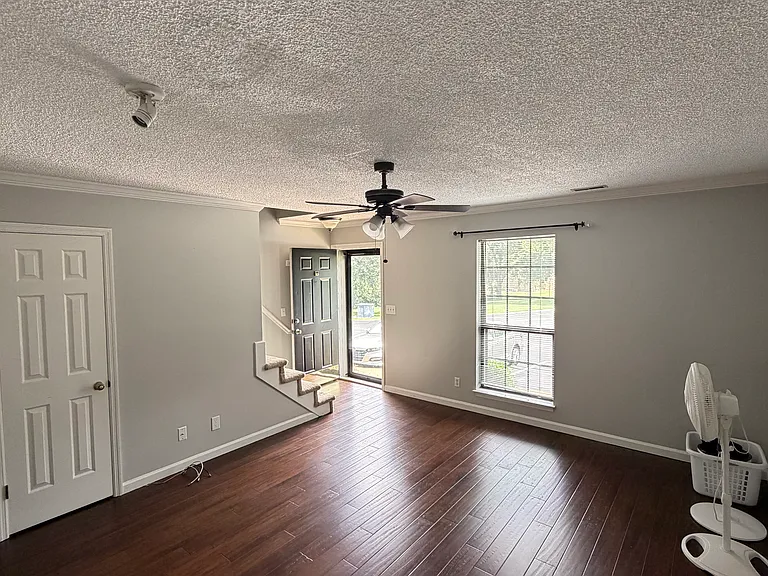 5875 Brentwood Trce — Photo 4