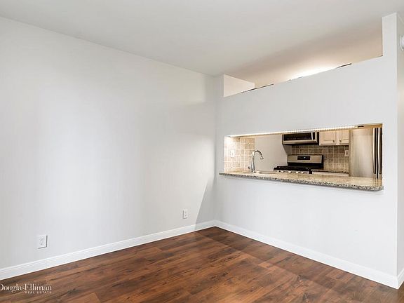 3rd image of 1 Irving Pl APT V9h