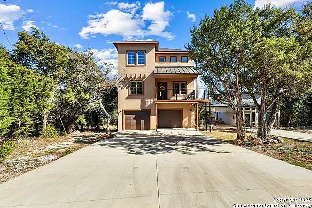 3 bed, 2.5 bath, 1672 sqft, $2,500 — Photo 2