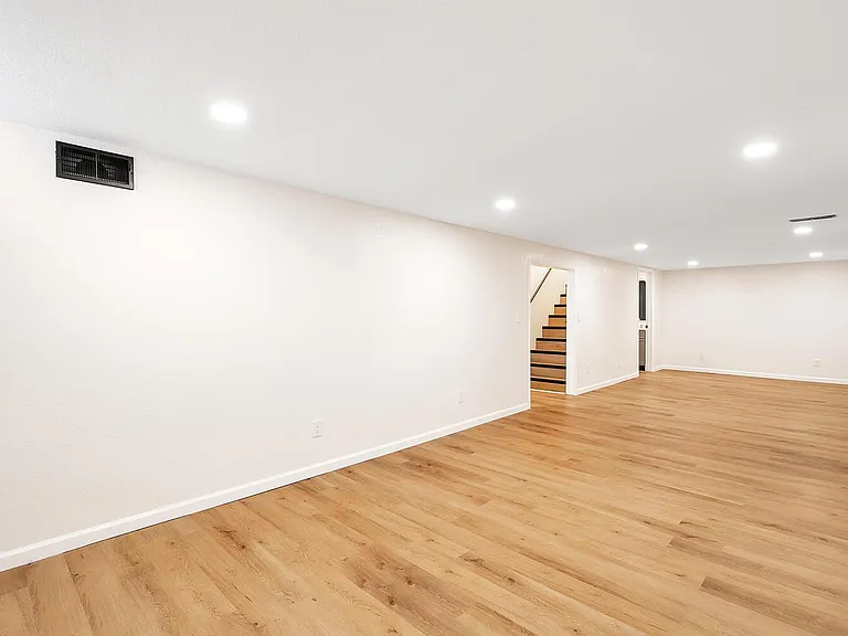 1239 N Cramer St — Photo 31