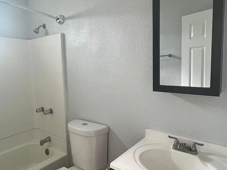 1636 W Garfield St #11 — Photo 9