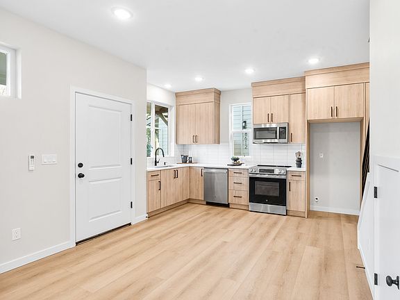 4th image of 8632 SW 21st Ave