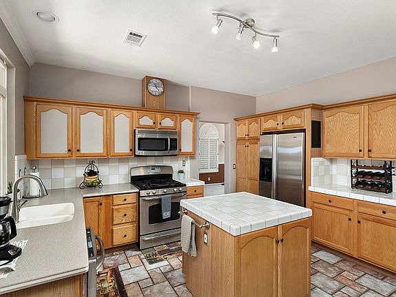 4th image of 107 Fuller Ct