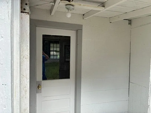 3 bed, 1.0 bath, $875 — Photo 2