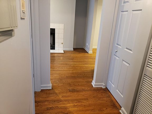 4th image of 5146 S King Dr #D2