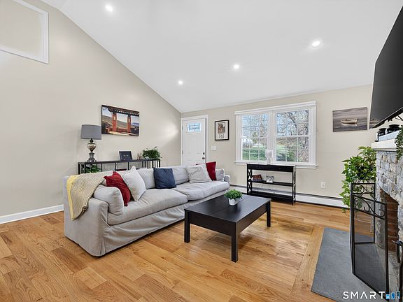 4th image of 41 Sunnybrook Lane