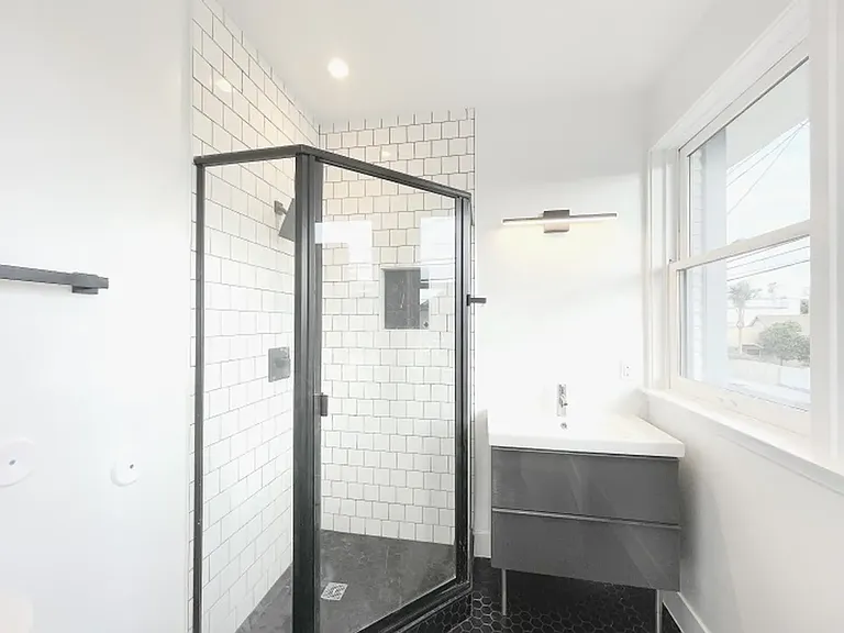 1325 W 24th St #1/2 — Photo 23
