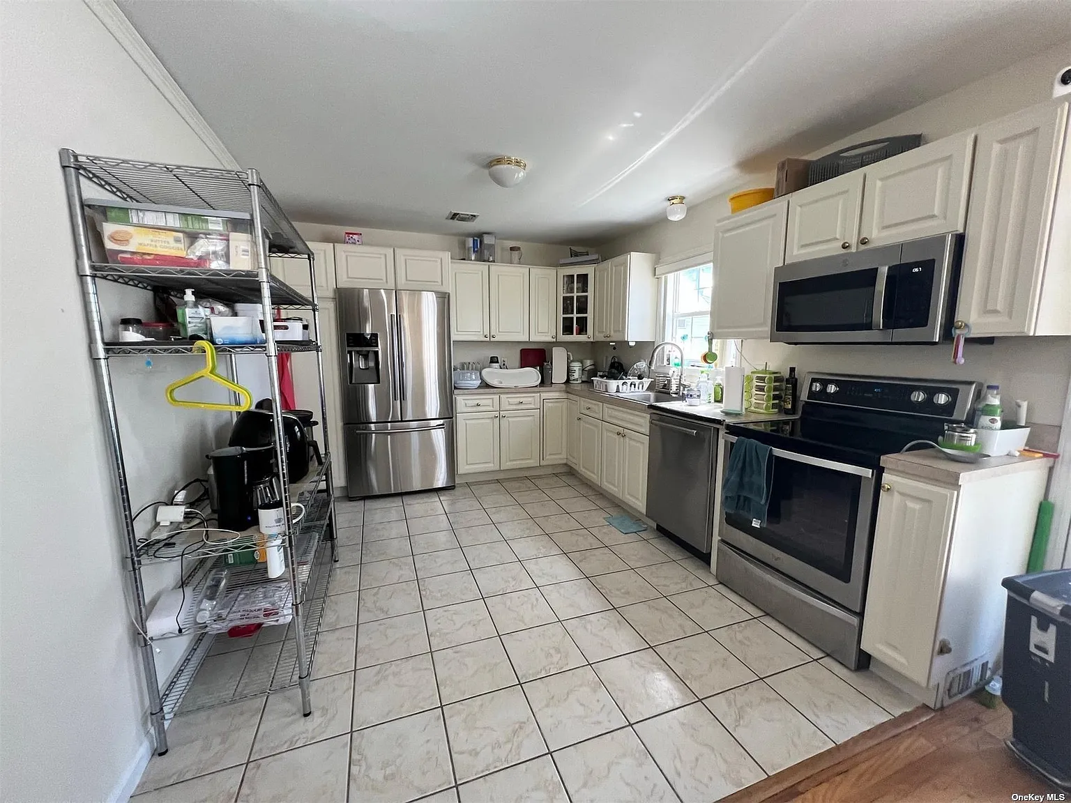 4 bed, 3.5 bath, 2137 sqft, $5,000 — Photo 2