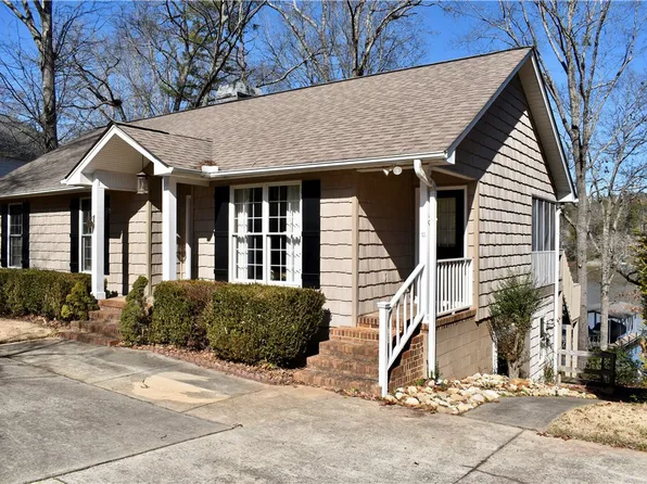 752 Lynnhaven Dr, Seneca, SC 29678