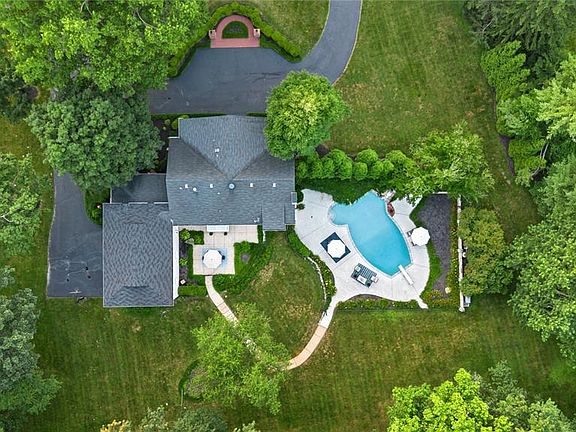 5th image of 34 Somerset Downs Dr