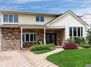 2950 Bayview Ave, Wantagh, NY 11793