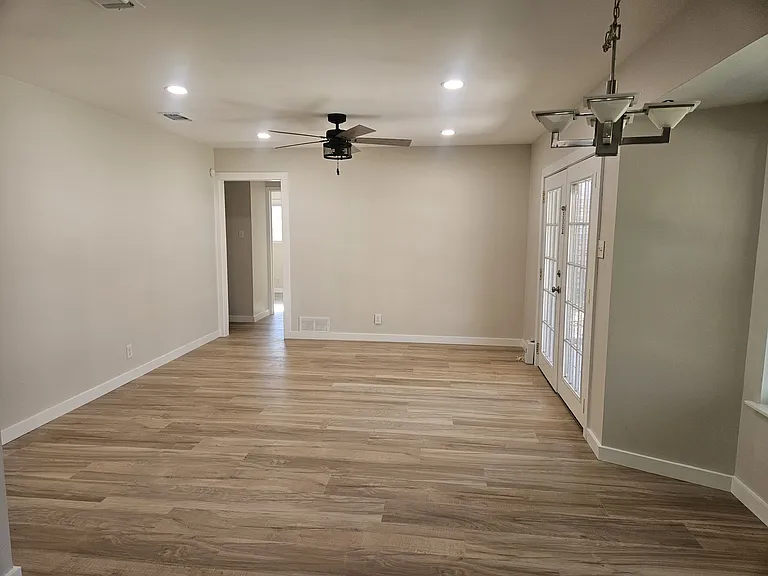 3402 Laguna Dr — Photo 13