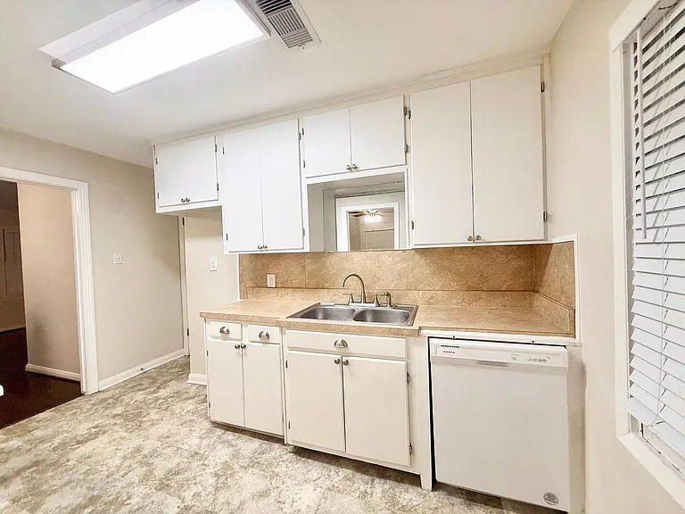 1232 San Felipe St — Photo 8