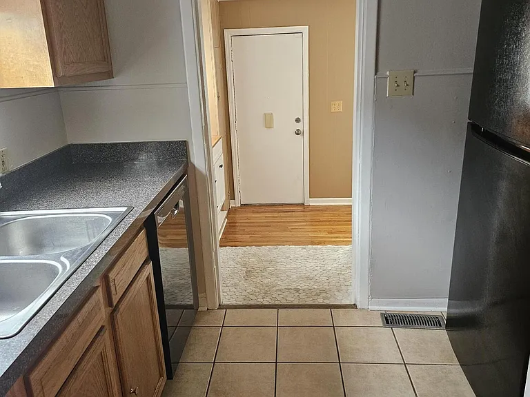708 Cheryl Ln — Photo 9