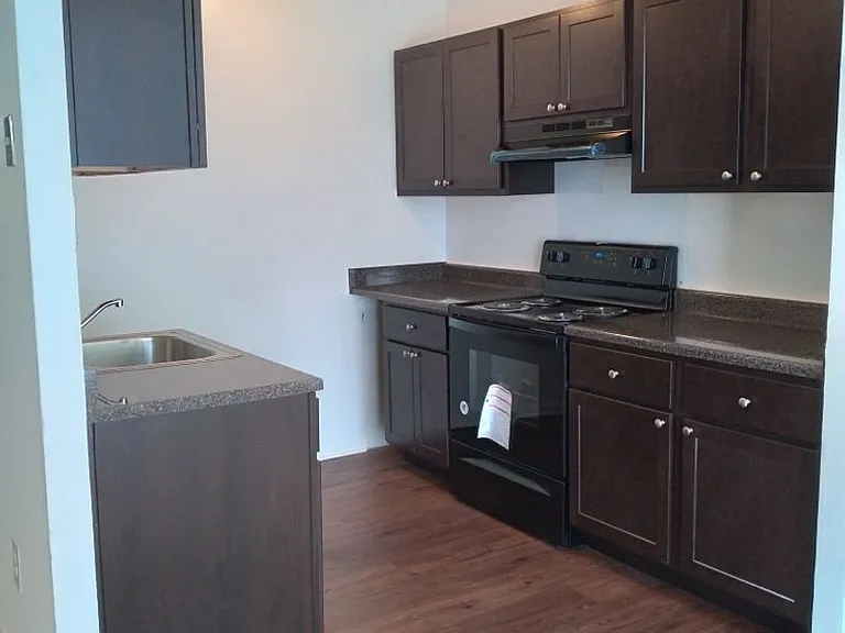 Creswood Apartments- Come home to Convenience! — Photo 29