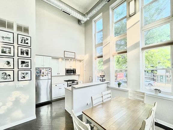 5th image of 3550 W Montrose Ave Unit 102
