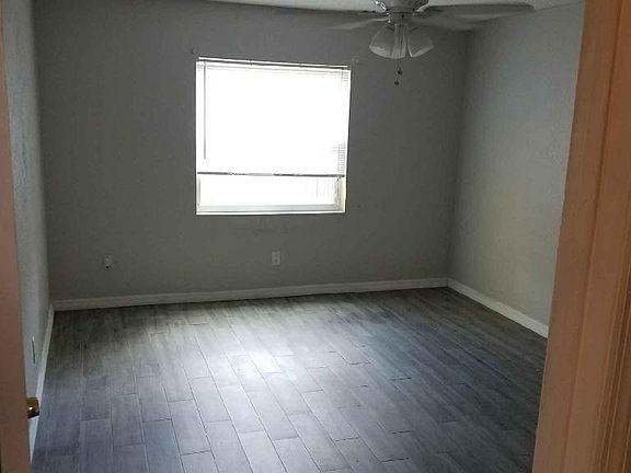 3rd image of 2822 Somerset Park Dr APT 101