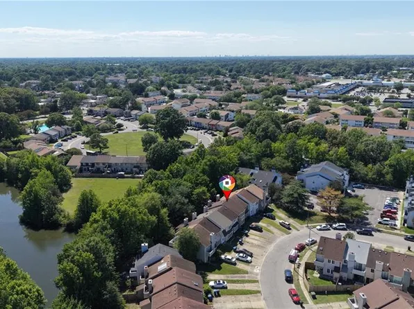 719 Waters Dr, Virginia Beach, VA 23462